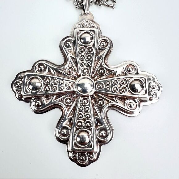 1972 Reed & Barton Sterling Silver Christmas Cross - Picture 4 of 15